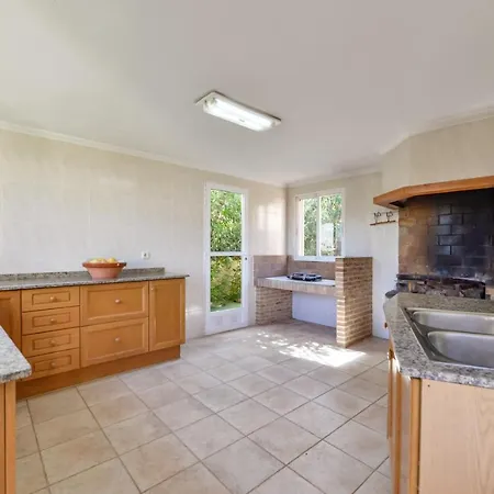 Guzman - Xenia كاليبي